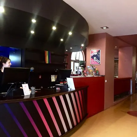 Amstel House Hostel *