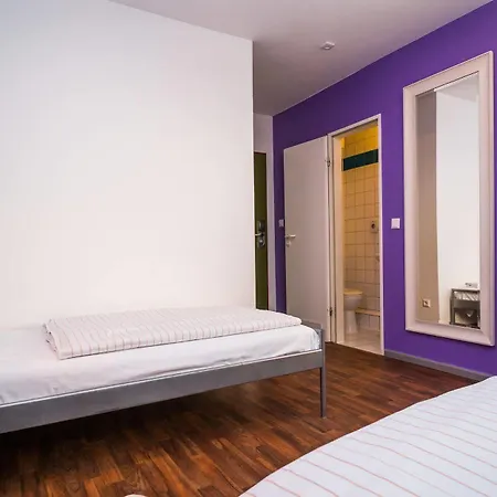 Amstel House Hostel *