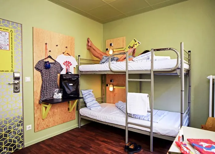 الشباب أمستل هاوس