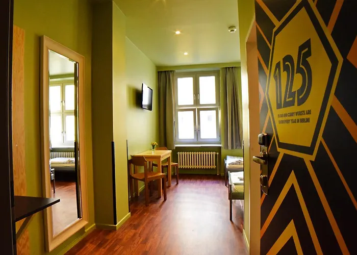 Amstel House Hostal *