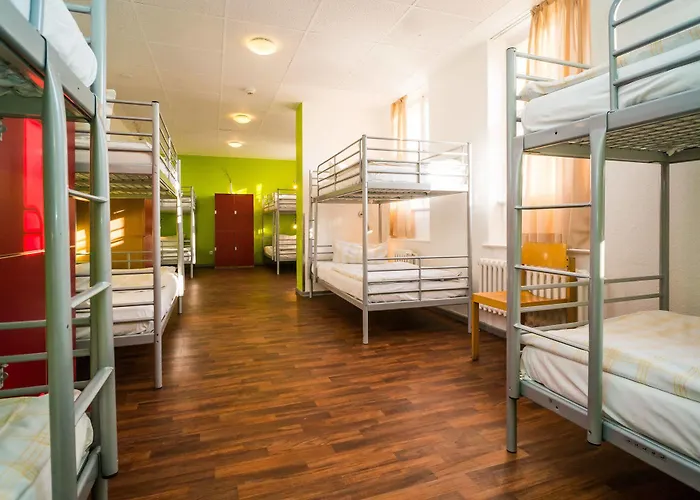 الشباب أمستل هاوس *