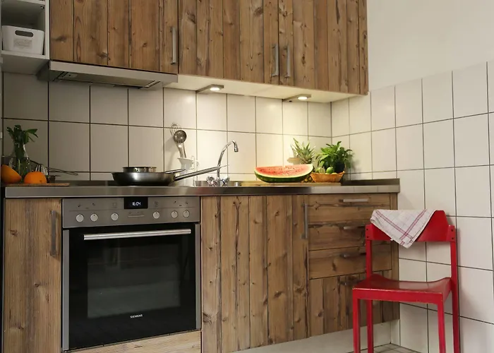 Amstel House Hostal *