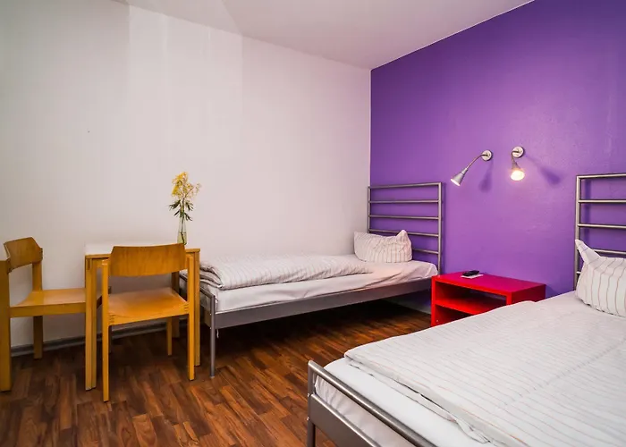 Amstel House Hostal *