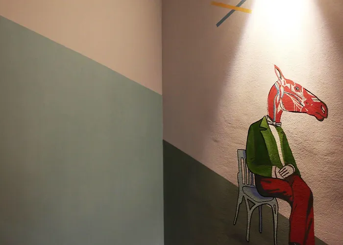 الشباب أمستل هاوس *