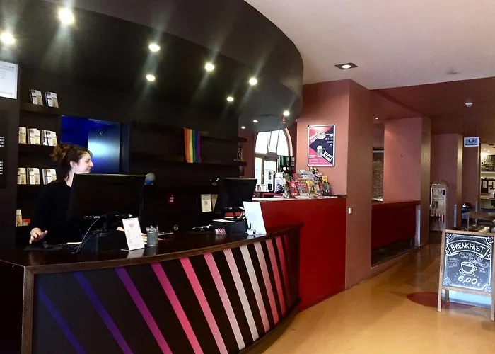 Amstel House Hostel *